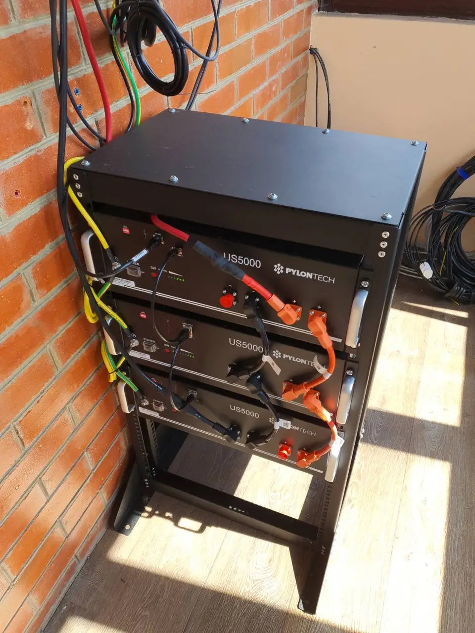 Steel battery rack compatible with Pylontech and Dyness battery modules